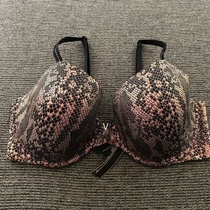 36DD VS BRA